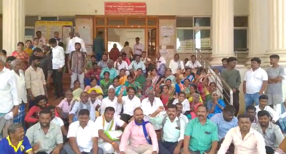 ಬಡ ಜನರಿಗೆ ನಿವೇಶನ ನೀಡುವಂತೆ ಆಗ್ರಹಿಸಿ ತಹಶೀಲ್ದಾರ್ ಗೆ ಮನವಿ - News Karnataka