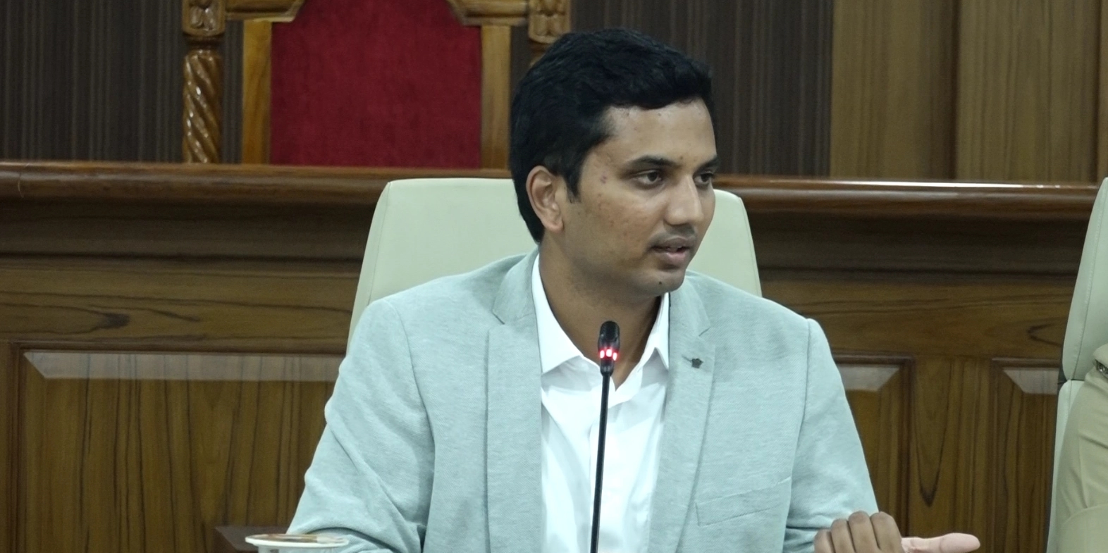 ರಸ್ತೆ ಗುಂಡಿ ಮುಚ್ಚಲು ಕ್ರಮ: ಜಿಲ್ಲಾಧಿಕಾರಿ ದರ್ಶನ್ - News Karnataka