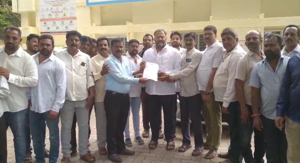 ಸಾರ್ವಜನಿಕ ಆಸ್ಪತ್ರೆ ಮುಂಭಾಗ ಬಿಜೆಪಿಯಿಂದ ಮೌನ ಪ್ರತಿಭಟನೆ - News Karnataka