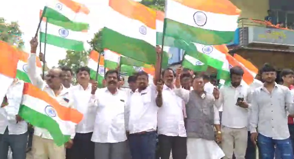 ಮೈಸೂರು ಸ್ಯಾಂಡಲ್ ಸೋಪ್ ರಾಯಭಾರಿ ಗಲಾಟೆ ವಿಚಾರ: ಯದುವೀರ್ ರನ್ನು ರಾಯಭಾರಿ ಮಾಡಲು ಅಭಿಯಾನ - News Karnataka