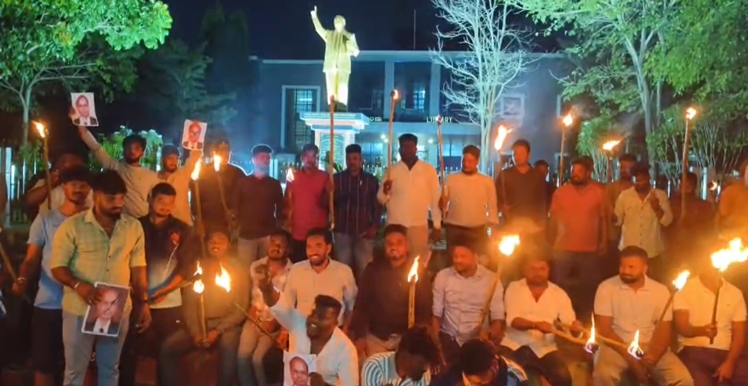 ಸುಪ್ರೀಂ ಕೋರ್ಟ್ ಮುಖ್ಯ ನ್ಯಾಯಮೂರ್ತಿ ಮೇಲೆ ಷೂ ಎಸೆತ ಖಂಡಿಸಿ ಮೈಸೂರಿನಲ್ಲಿ ಪ್ರತಿಭಟನೆ! - News Karnataka