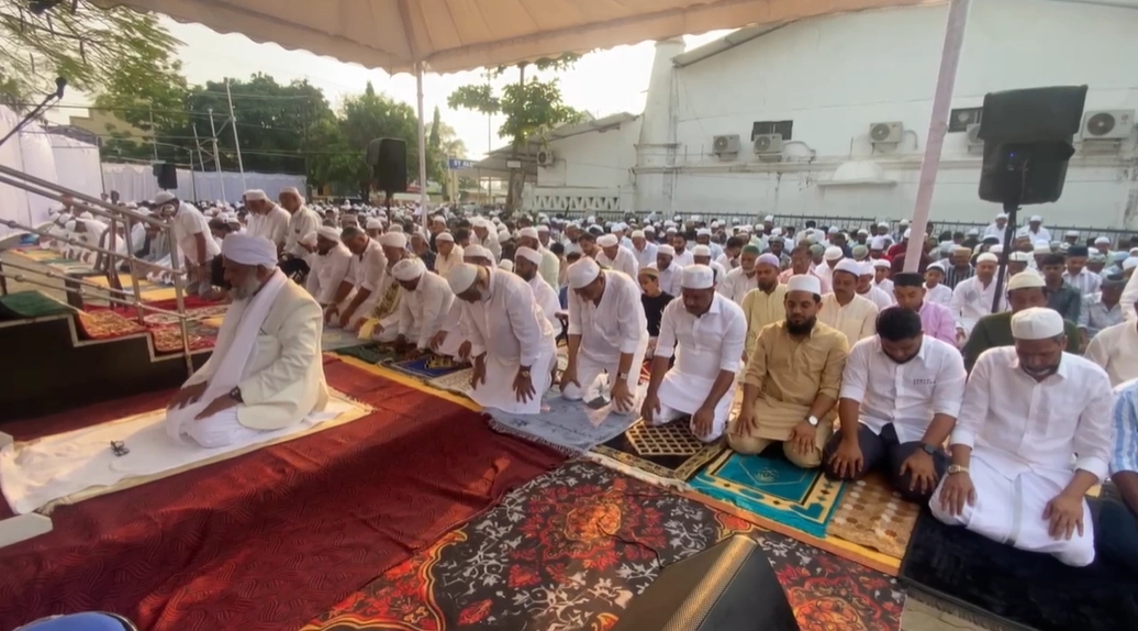 ಮಂಗಳೂರಿನ ಬಾವುಟಗುಡ್ಡೆ ಈದ್ಗಾದಲ್ಲಿ ಈದುಲ್ ಫಿತರ್ ಆಚರಣೆ - News Karnataka