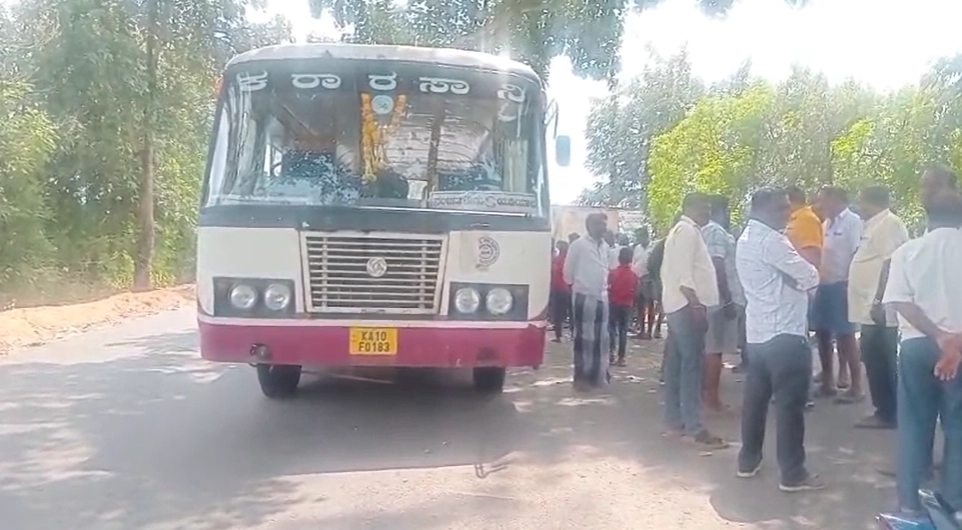 ಚಾಲಕನ ಎಡವಟ್ಟು, ಬಸ್ ಚಕ್ರಕ್ಕೆ ಸಿಲುಕಿ ಕಾಲು ಕಟ್! - News Karnataka