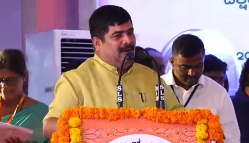 ʼಕ್ಷೇತ್ರ ಅಭಿವೃದ್ಧಿಗಾಗಿ ಶಾಸಕರಿಗೆ ನೀಡಲಾಗುವ ವಿಶೇಷ ಅನುದಾನ ಕೇವಲ ಕಾಂಗ್ರೆಸ್ ಶಾಸಕರಿಗೆ ಯಾಕೆ? ಬಿಜೆಪಿ ಶಾಸಕರಿಗೂ ನೀಡಿʼ - News Karnataka