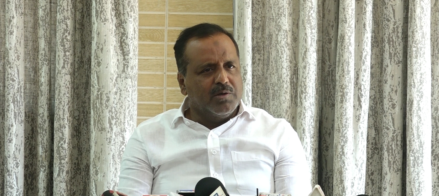ಮಂಜನಾಡಿಯಲ್ಲಿ ಮಳೆಗೆ ಮನೆ ಕುಸಿದು ಬಿದ್ದು ಕುಟುಂಬ ಬೀದಿಗೆ ಬಂದಿರುವ ವಿಚಾರದ ಬಗ್ಗೆ ಸ್ಪೀಕರ್‌ ಯು.ಟಿ.ಖಾದರ್‌ ಹೇಳಿಕೆ - News Karnataka