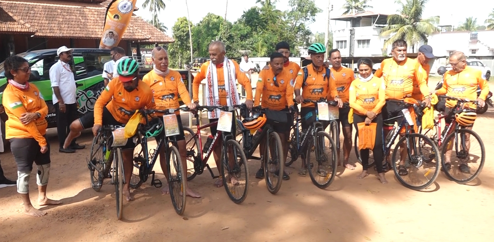 ನಿವೃತ ಬ್ರಿಗೇಡಿಯರ್ ಹಾಗೂ ಮಾಜಿ ಸೈನಿಕರ ಸ್ವದೇಶೀ  ಸೈಕಲ್ ಯಾತ್ರೆ ಮಂಗಳೂರಿಗೆ ಆಗಮನ - News Karnataka