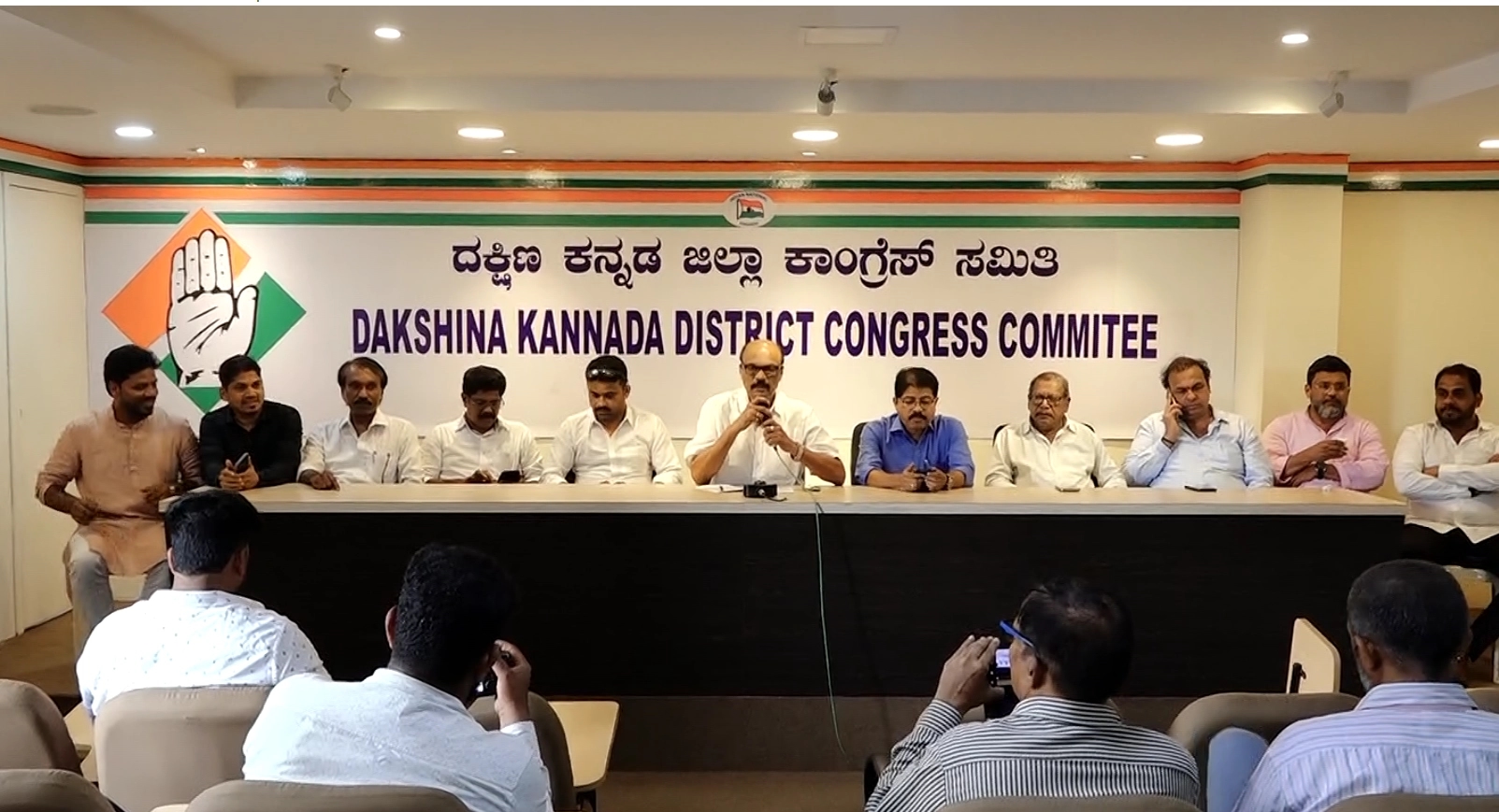 ಕಾರಿಗೆ ಲಾರಿ ಡಿಕ್ಕಿ: ಮಕ್ಕಳು ಸೇರಿ ನಾಲ್ವರು ಸ್ಥಳದಲ್ಲೇ ಮೃತ್ಯು - News Karnataka