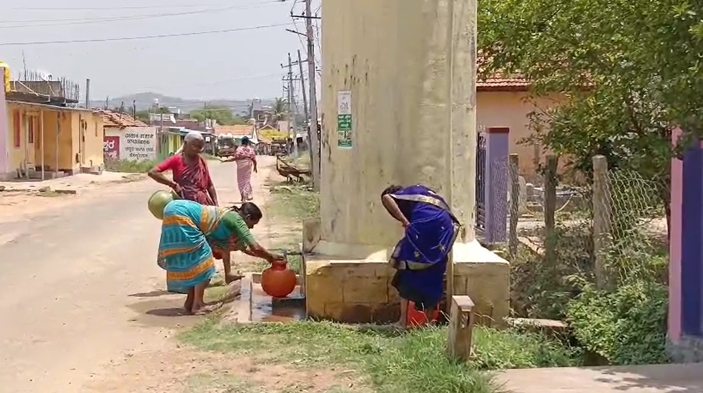 ಜೀವಜಲಕ್ಕಾಗಿ ಪರದಾಟ, ದಾಸನೂರು ಗ್ರಾಮದಲ್ಲಿ ಕುಡಿಯುವ ನೀರಿಗಾಗಿ ಹಾಹಾಕಾರ! - News Karnataka