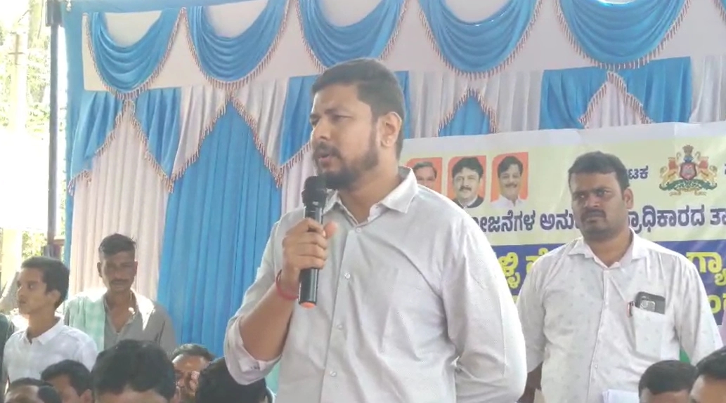 ಗ್ಯಾರಂಟಿ ಯೋಜನೆಗಳ ಫಲಾನುಭವಿಗಳ ಕುಂದುಕೊರತೆಗಳ ಸಭೆ ನಡೆಸಿದ ಶಾಸಕ ದರ್ಶನ್ ಧ್ರುವನಾರಾಯಣ್ - News Karnataka