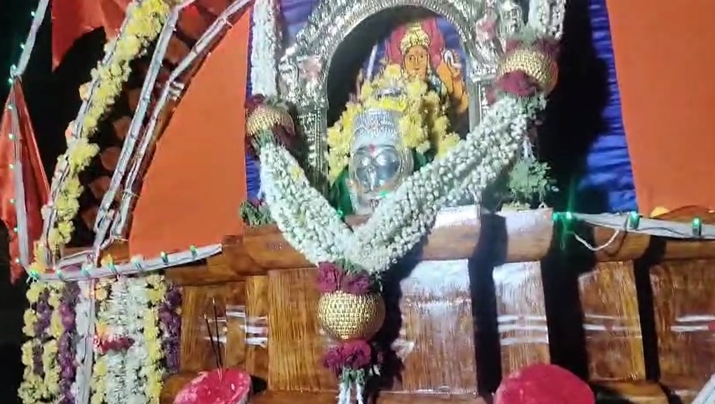 ಮಡುವಿನಹಳ್ಳಿಯಲ್ಲಿ ಅದ್ದೂರಿಯಾಗಿ ನಡೆದ ಕೊಂಡೋತ್ಸವ - News Karnataka