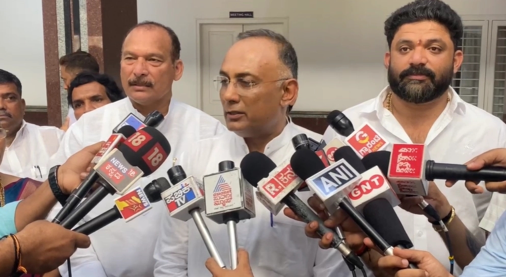 ಕಾಂಗ್ರೆಸ್ ಶಾಸಕ ಕೊತ್ತೂರು ಮಂಜುನಾಥ ವಿವಾದಾತ್ಮಕ ಹೇಳಿಕೆಗೆ ಸಚಿವ ದಿನೇಶ್ ಗುಂಡೂರಾವ್ ಪ್ರತಿಕ್ರಿಯೆ - News Karnataka