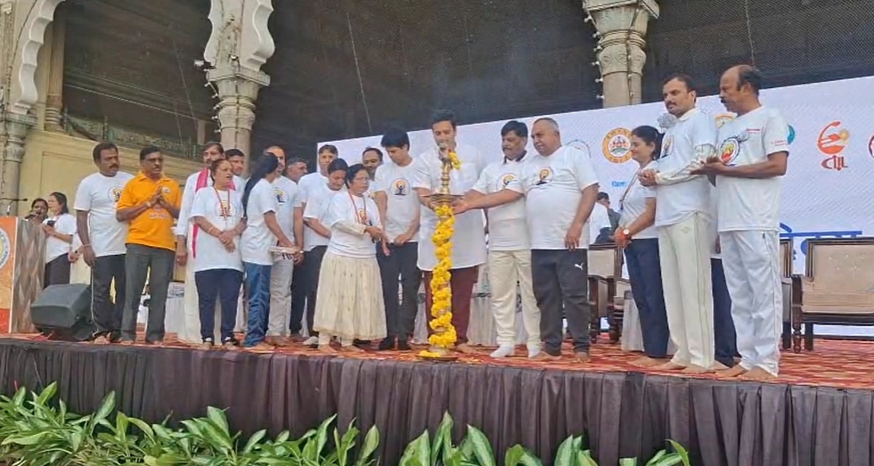 ಸಾಂಸ್ಕೃತಿಕ ನಗರಿ ಮೈಸೂರಿನಲ್ಲಿ 11ನೇ ಅಂತಾರಾಷ್ಟ್ರೀಯ ಯೋಗ ದಿನಾಚರಣೆ - News Karnataka