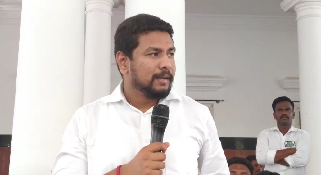 ಮುದುಕನ ವೇಷ ಧರಿಸಿ ಪ್ರಯಾಣಿಸುತ್ತಿದ್ದ 24ರ ಯುವಕ ಜೈಲುಪಾಲು - News Karnataka