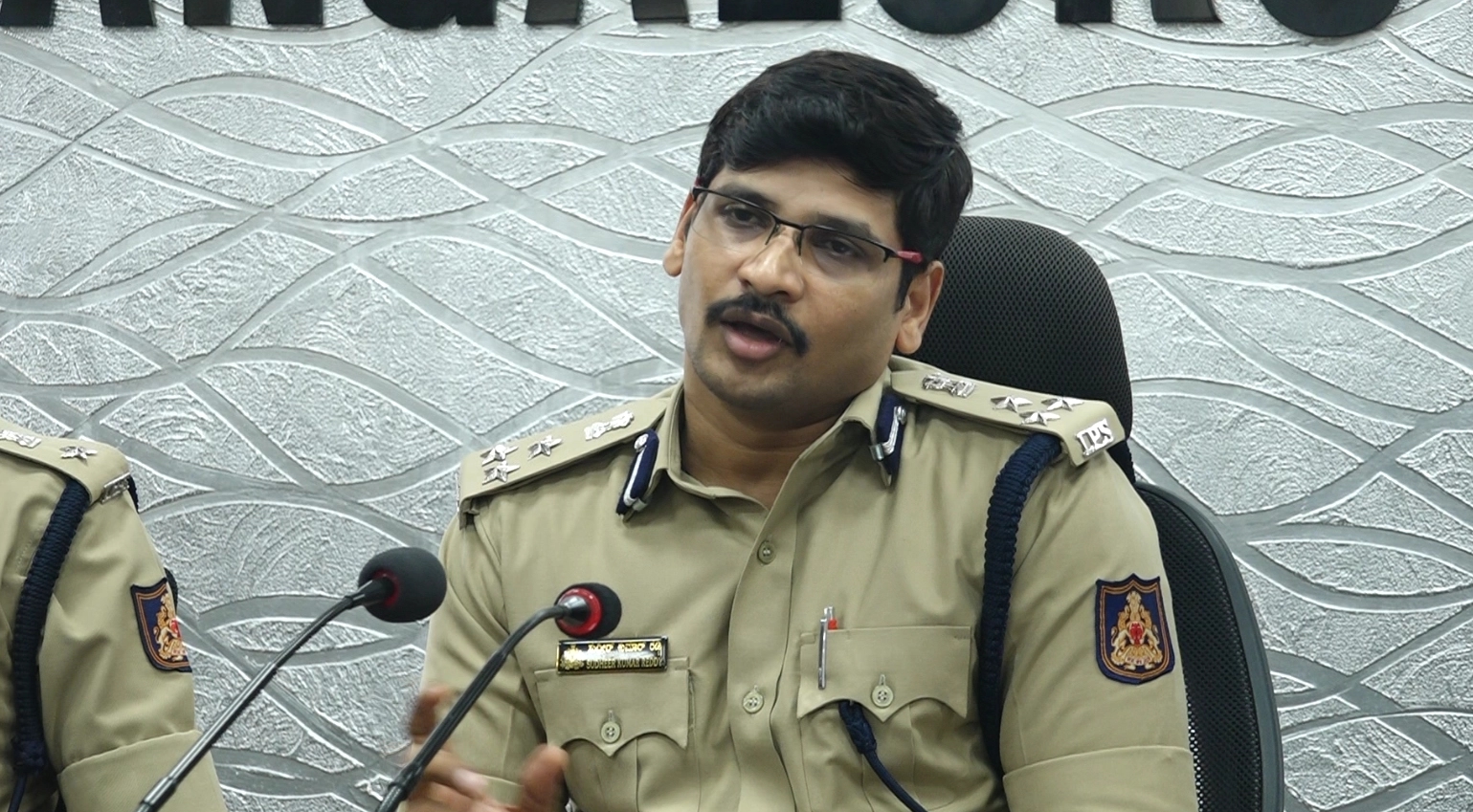 ಸಿಸಿಬಿ ಪೊಲೀಸರ ಭರ್ಜರಿ ಕಾರ್ಯಾಚರಣೆ: ನ್ಯಾಯಾಲಯಕ್ಕೆ  ವಂಚನೆ  ಮಾಡುತ್ತಿದ್ದ ಆರೋಪಿಗಳು ಬಲೆಗೆ - News Karnataka