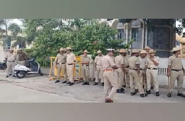ಹೊ.ನ.ಪುರದಲ್ಲಿ ಪ್ರಜ್ವಲ್ ರೇವಣ್ಣರೊಂದಿಗೆ ಎಸ್‌ಐಟಿ ಸ್ಥಳ ಮಹಜರು - News Karnataka