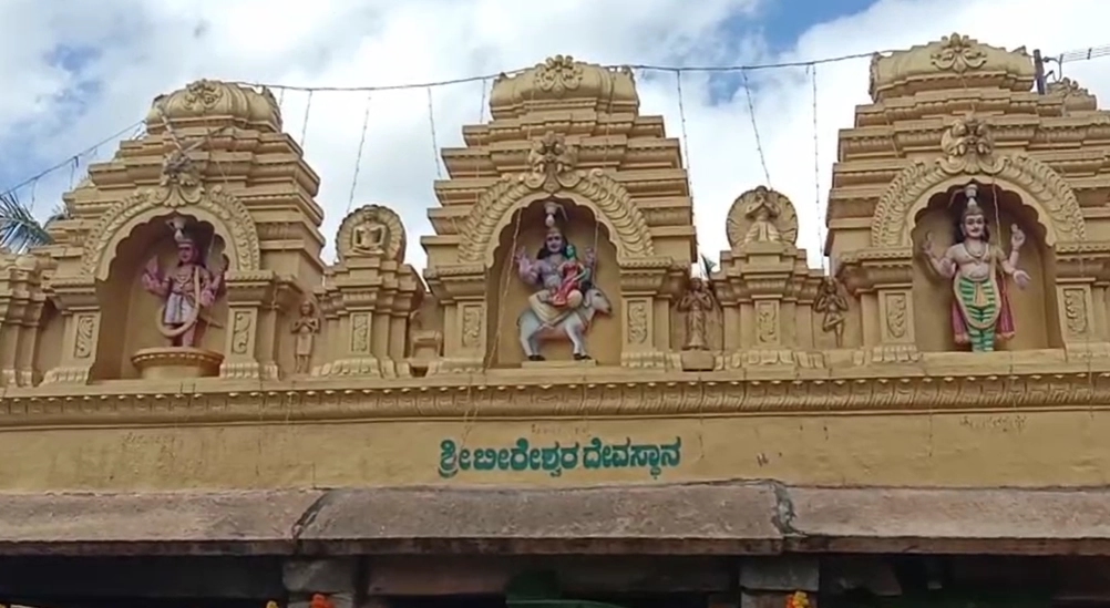 ಹೆಮ್ಮರಗಾಲ ಗ್ರಾಮದ ಬೀರೇಶ್ವರಸ್ವಾಮಿ ದೇವಾಲಯದಲ್ಲಿ ಶಿವ ದೀಪೋತ್ಸವ - News Karnataka
