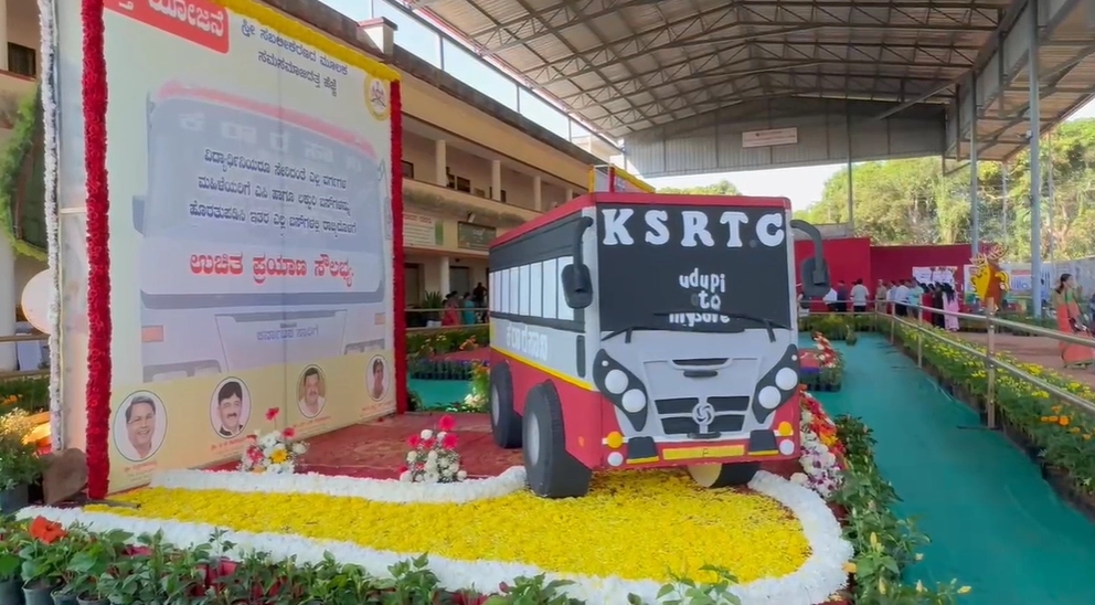 ಕಣ್ಮನ ಸೆಳೆದ ಪಂಚ ಗ್ಯಾರಂಟಿ ಯೋಜನೆಗಳ ಪುಷ್ಪ ಕಲಾಕೃತಿ - News Karnataka