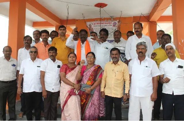 ಮೋದಿ ಪ್ರಮಾಣವಚನ ಸ್ವೀಕಾರ : ಯಾದಗಿರಿ ಬಿಜೆಪಿ ಕಾರ್ಯಕರ್ತರಿಂದ ಆಂಜನೇಯನಿಗೆ ಪೂಜೆ - News Karnataka