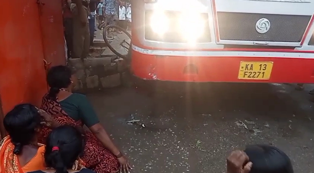 ಆಕಸ್ಮಿಕ ಬೆಂಕಿ: ಹೊತ್ತಿ ಉರಿದ ಲಕ್ಷಾಂತರ ರೂ. ಮೌಲ್ಯದ ಜೆಜೆಎಂ ಪೈಪ್ ಗಳು - News Karnataka