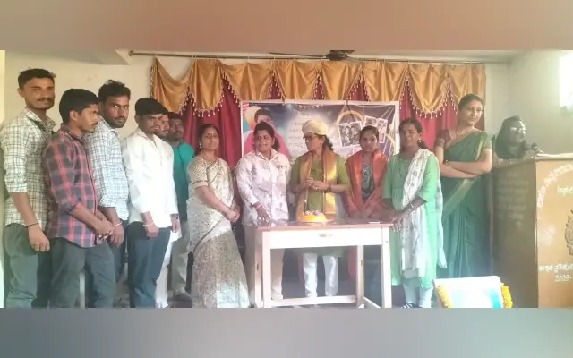 ಸಾರ್ವಜನಿಕ ಸೇವೆಯಲ್ಲಿ ನಿಸ್ವಾರ್ಥ ಜೀವನಕ್ಕೆ ಮಾದರಿಯಾದ- ರಾಣಿ ಬುಕ್ಕೆಗಾರ - News Karnataka