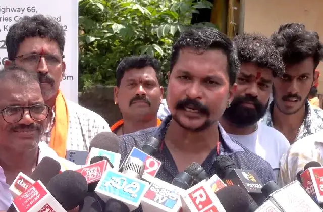 ‘ರಸ್ತೆಯಲ್ಲಿ ನಮಾಜ್ ಮುಂದುವರೆದರೆ ಜಿಲ್ಲೆಯ ಮಸೀದಿಗಳ ಎದುರು ಹನುಮಾನ್ ಚಾಲೀಸಾ ಪಠಿಸಿಯೇ ಪಠಿಸುತ್ತೇವೆʼ - News Karnataka