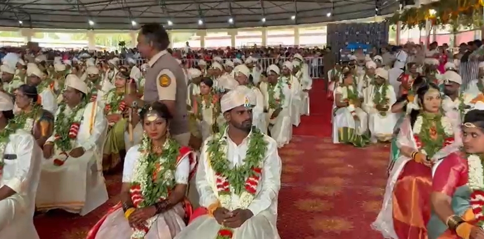 ಪತಿ ಮೊಬೈಲ್​​ ಕಿತ್ತುಕೊಂಡನೆಂದು ವಿದ್ಯುತ್​ ಶಾಕ್​ ನೀಡಿದ ಪತ್ನಿ - News Karnataka