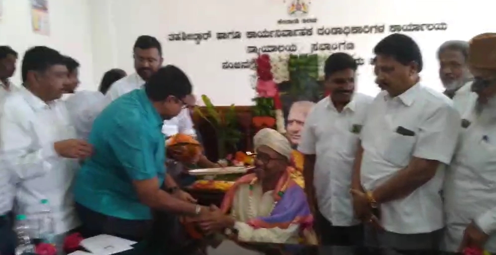 ರಾಷ್ಟ್ರೀಯ ಹಬ್ಬಗಳ ಆಚರಣಾ ಸಮಿತಿಯಿಂದ ಡಿ.ದೇವರಾಜು ಅರಸುರವರ ಜನ್ಮದಿನಾಚರಣೆ - News Karnataka
