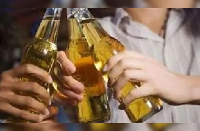 ಮದ್ಯ ಸೇವಿಸಿದ್ದಕ್ಕೆ ಅಪ್ಪ ಬೈತಾರೆಂದು 13ರ ಬಾಲಕ ಆತ್ಮಹತ್ಯೆಗೆ ಶರಣು! - News Karnataka