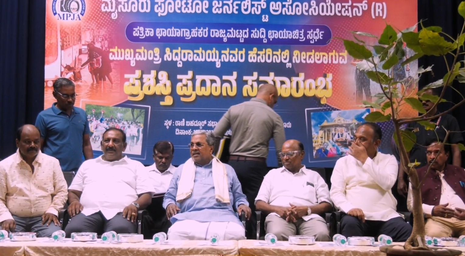 ಪತ್ರಿಕಾ ಛಾಯಾಗ್ರಾಹಕರ ರಾಜ್ಯಮಟ್ಟದ ಸುದ್ದಿ ಛಾಯಾಚಿತ್ರ ಸ್ಪರ್ಧೆ ಪ್ರಶಸ್ತಿ ಪ್ರದಾನ‌ - News Karnataka