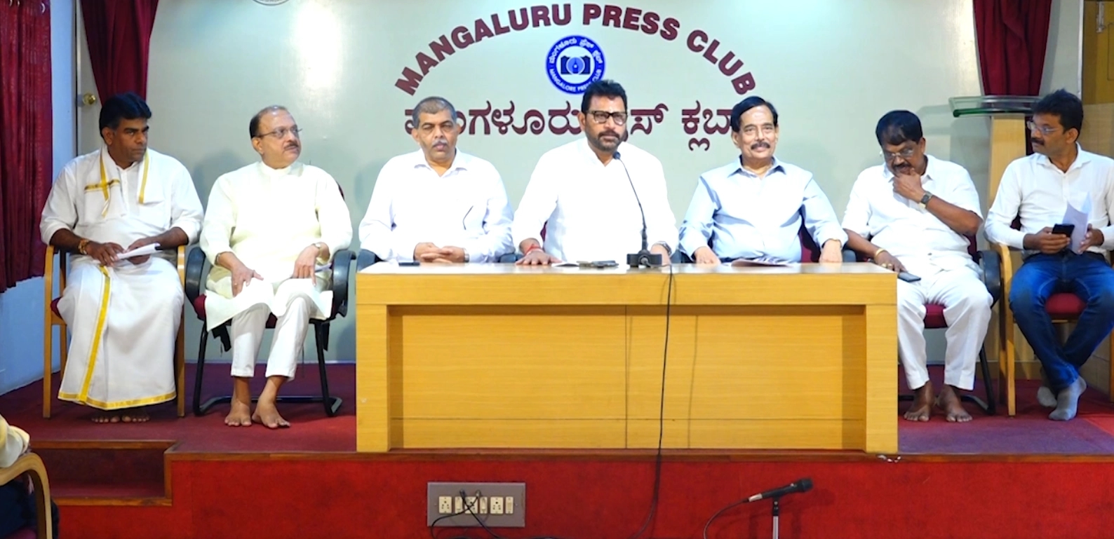 ʼಪೂಜಾರಿ ಎಂದು ಗುರುತಿಸಿಕೊಂಡಿರುವವರು ಜನಗಣತಿಯಲ್ಲಿ ಕಡ್ಡಾಯವಾಗಿ ಬಿಲ್ಲವ ಎಂದು ನಮೂದಿಸಬೇಕುʼ - News Karnataka