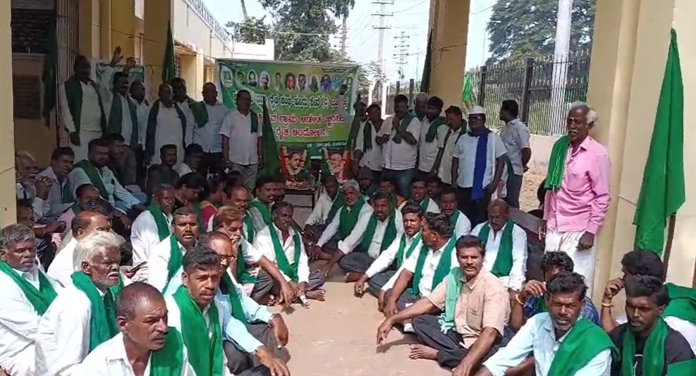 ಮೂಲಭೂತ ಸೌಕರ್ಯ ನೀಡದ ಸ್ಥಳೀಯ ಗ್ರಾಪಂಗಳು; ಕರ್ನಾಟಕ ರಾಜ್ಯ ರೈತ ಸಂಘದಿಂದ ಬೃಹತ್ ಪ್ರತಿಭಟನೆ! - News Karnataka