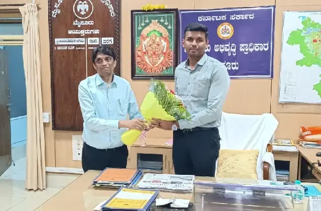 ಮೈಸೂರು ಅಭಿವೃದ್ದಿ ಪ್ರಾಧಿಕಾರದ ಆಯುಕ್ತರಾಗಿ ಕೆ.ಆರ್.ರಕ್ಷಿತ್ ಅಧಿಕಾರ ಸ್ವೀಕಾರ - News Karnataka