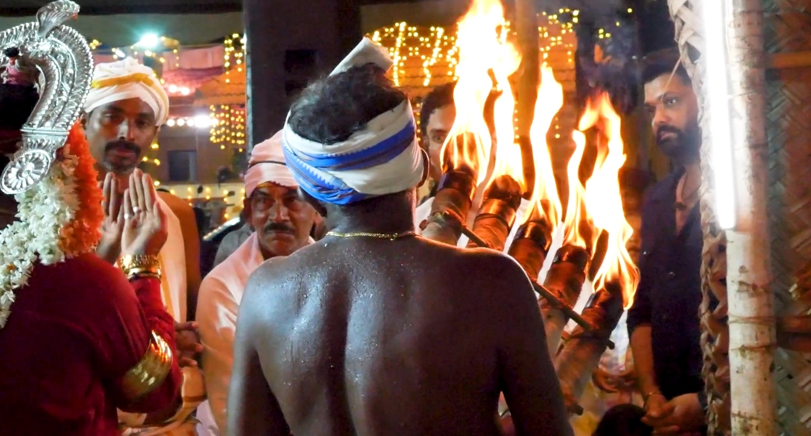 ಕುಟುಂಬದ ಹರಕೆಯ ನೇಮೋತ್ಸವದಲ್ಲಿ ಸಿಂಪಲ್ ಸ್ಟಾರ್ ರಕ್ಷಿತ್ ಶೆಟ್ಟಿ ಭಾಗಿ - News Karnataka