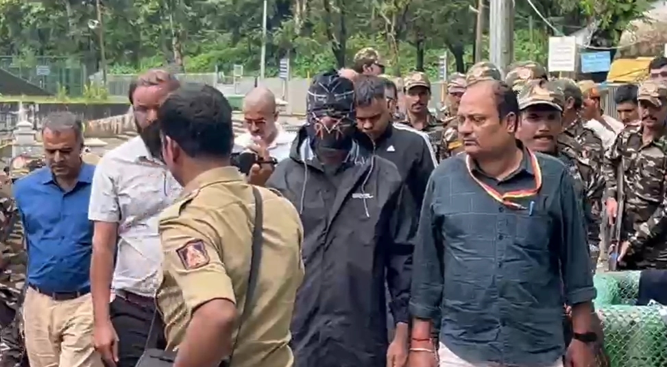 ಧರ್ಮಸ್ಥಳ ಪ್ರಕರಣ – ಹೊಸ ಸ್ಥಳ ತೋರಿಸಿದ ದೂರುದಾರ, ಬೊಳಿಯಾರ್‌ನ ಕಾಡಿನೊಳಗೆ ತೆರಳಿದ ಎಸ್ಐಟಿ - News Karnataka