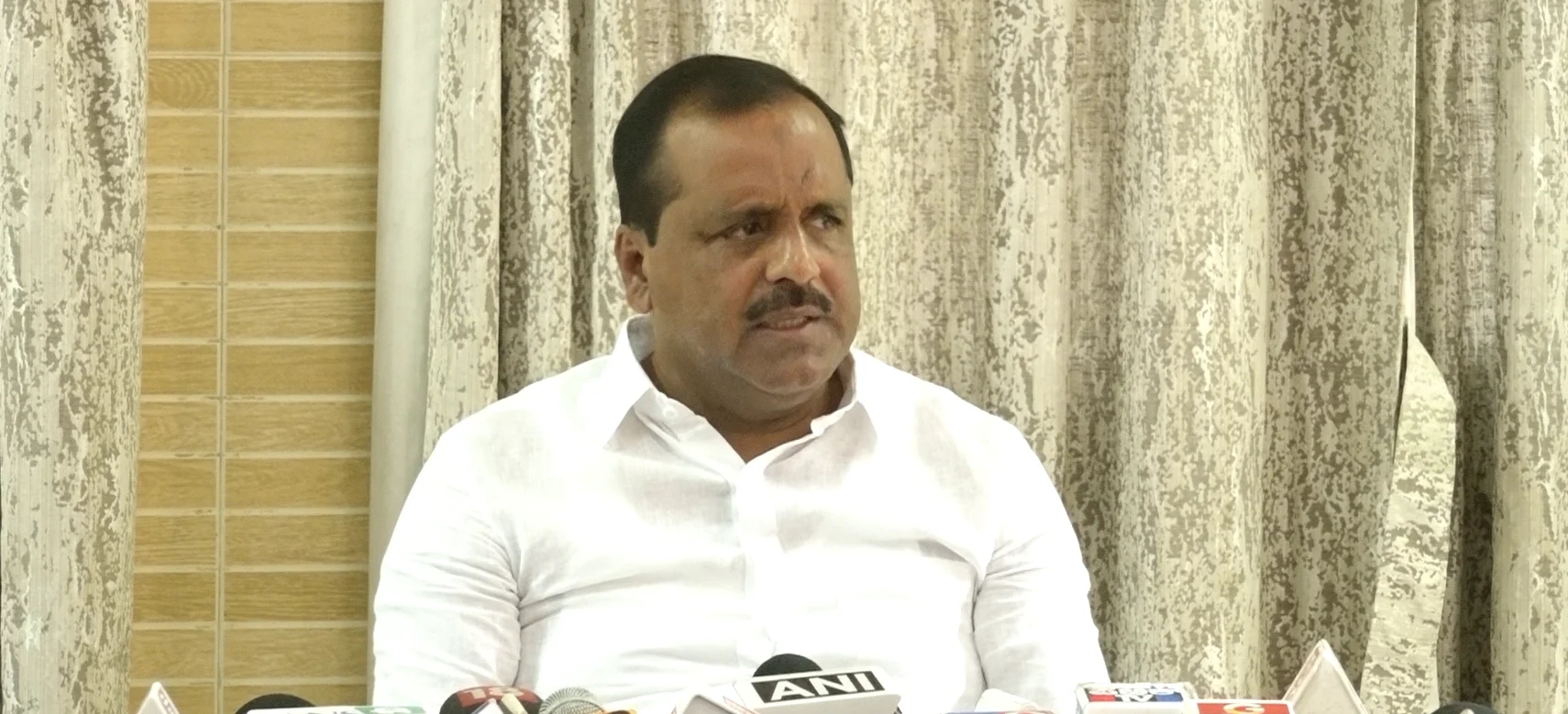 ಜೋಳದ ಫಸಲಿಗೆ ಲಗ್ಗೆ ಇಟ್ಟ ಕಾಡಾನೆಗಳ ಹಿಂಡು - News Karnataka