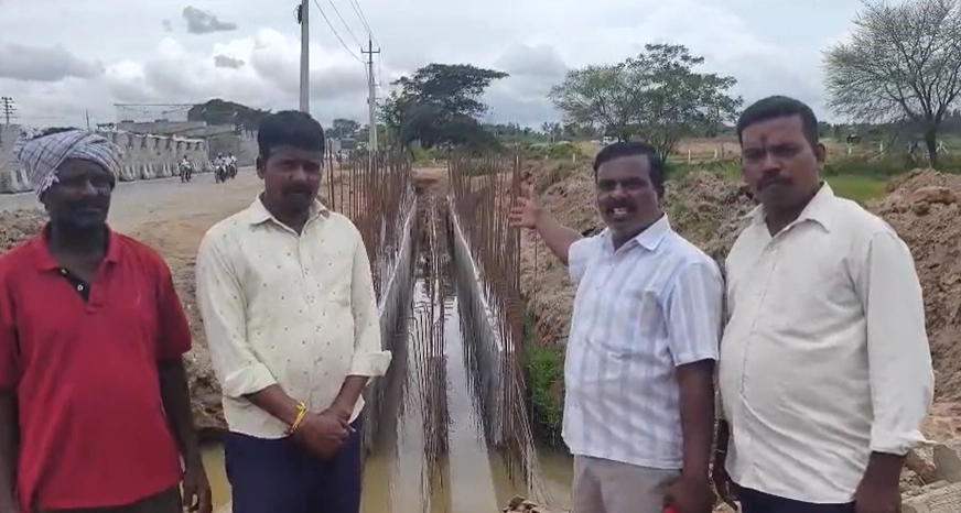 ರೈತರಿಗೆ ಸಂಕಷ್ಟ ತಂದೊಡ್ಡಿದ್ದ ಅವೈಜ್ಞಾನಿಕ ಫ್ಲೈ ಓವರ್, ರೈತರ ಜಮೀನುಗಳಿಗೆ ನುಗ್ಗಿದ ಕಾಲುವೆ ನೀರು..! - News Karnataka