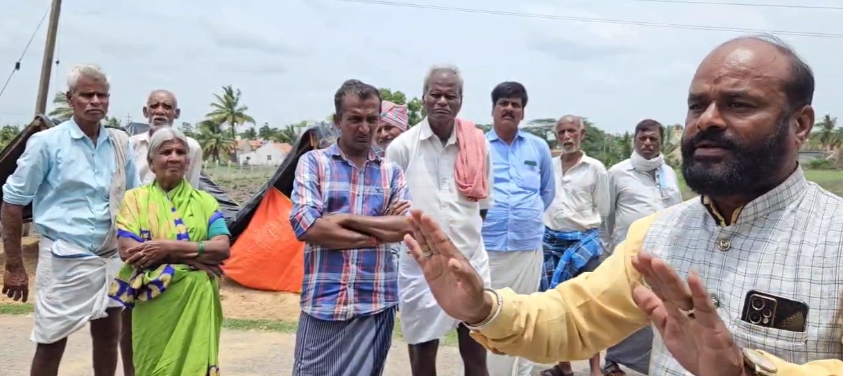 ಸರ್ಕಾರಿ ಕರಾಬು ಜಾಗವೆಂದು ಶೆಡ್ ನಿರ್ಮಾಣ : ಜಮೀನು ಮಾಲೀಕರು ತೀರ್ವ ವಿರೋಧ - News Karnataka
