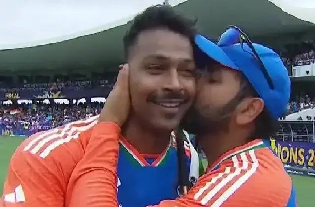 ಟ್ರೋಫಿ ಗೆದ್ದ ಖುಷಿಗೆ ಪಾಂಡ್ಯ ಕೆನ್ನೆಗೆ ಮುತ್ತಿಟ್ಟ ನಾಯಕ ರೋಹಿತ್: ವಿಡಿಯೋ ವೈರಲ್‌ - News Karnataka