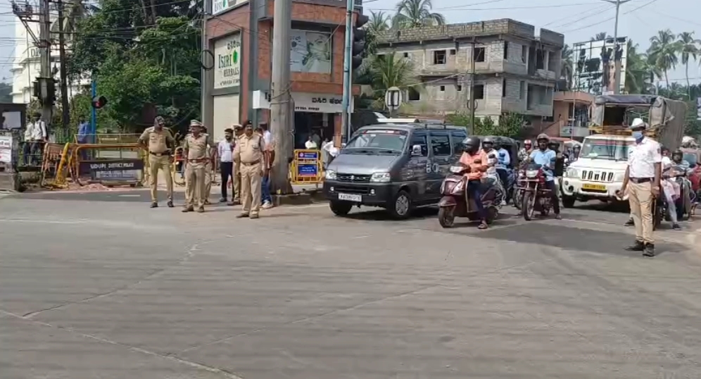 ಉಡುಪಿ: ನಗರದ ಪ್ರಮುಖ ಜಂಕ್ಷನ್ನಲ್ಲಿ ಟ್ರಾಫಿಕ್ ಸಿಗ್ನಲ್ ಕಾರ್ಯಾರಂಭ: ಎಸ್ಪಿ ಹರಿರಾಮ್ ಶಂಕರ್ ಪರಿಶೀಲನೆ - News Karnataka