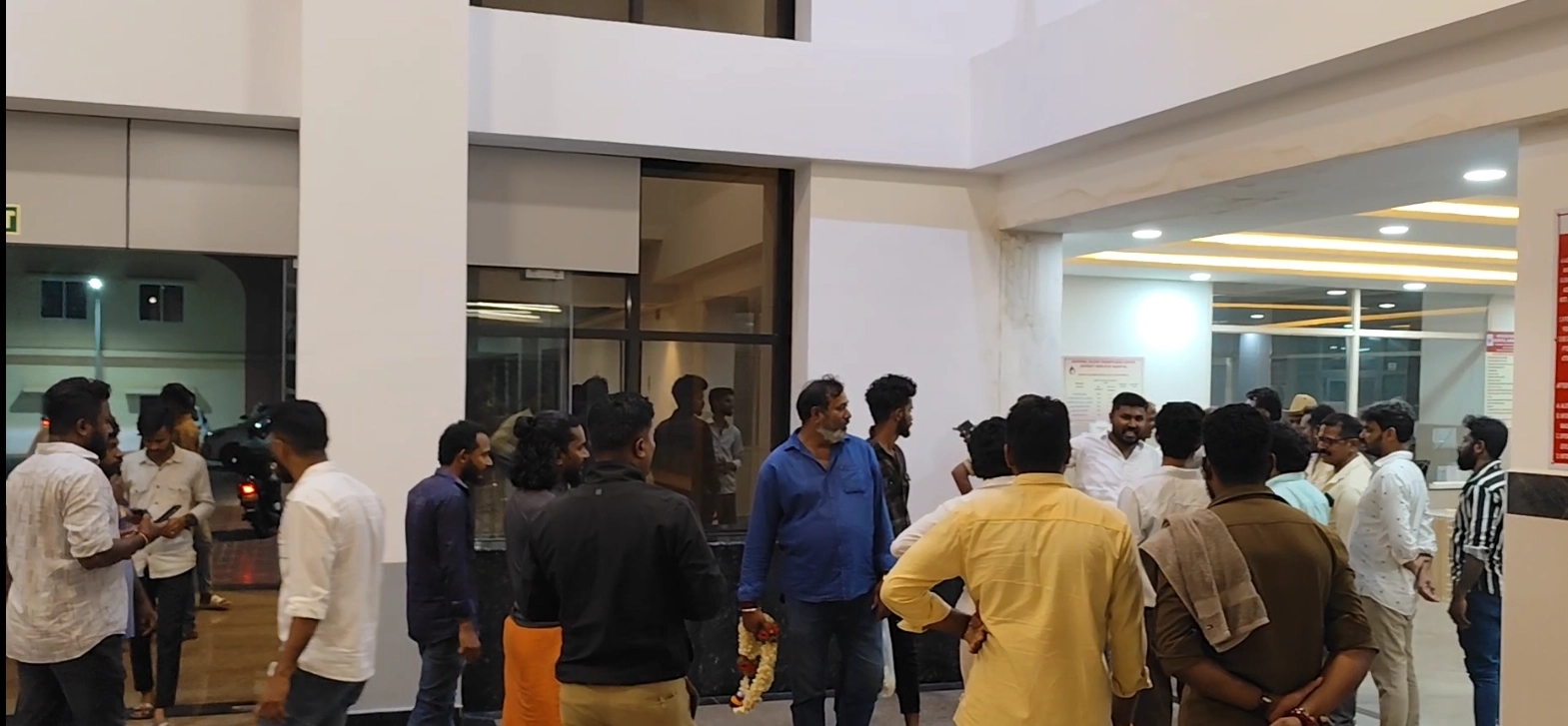 ಈದ್ಗಾ ಮೈದಾನದಲ್ಲಿ ತ್ಯಾಗ ಬಲಿದಾನ ಪ್ರತೀಕವಾದ ಬಕ್ರೀದ್ ಹಬ್ಬ ಆಚರಣೆ - News Karnataka