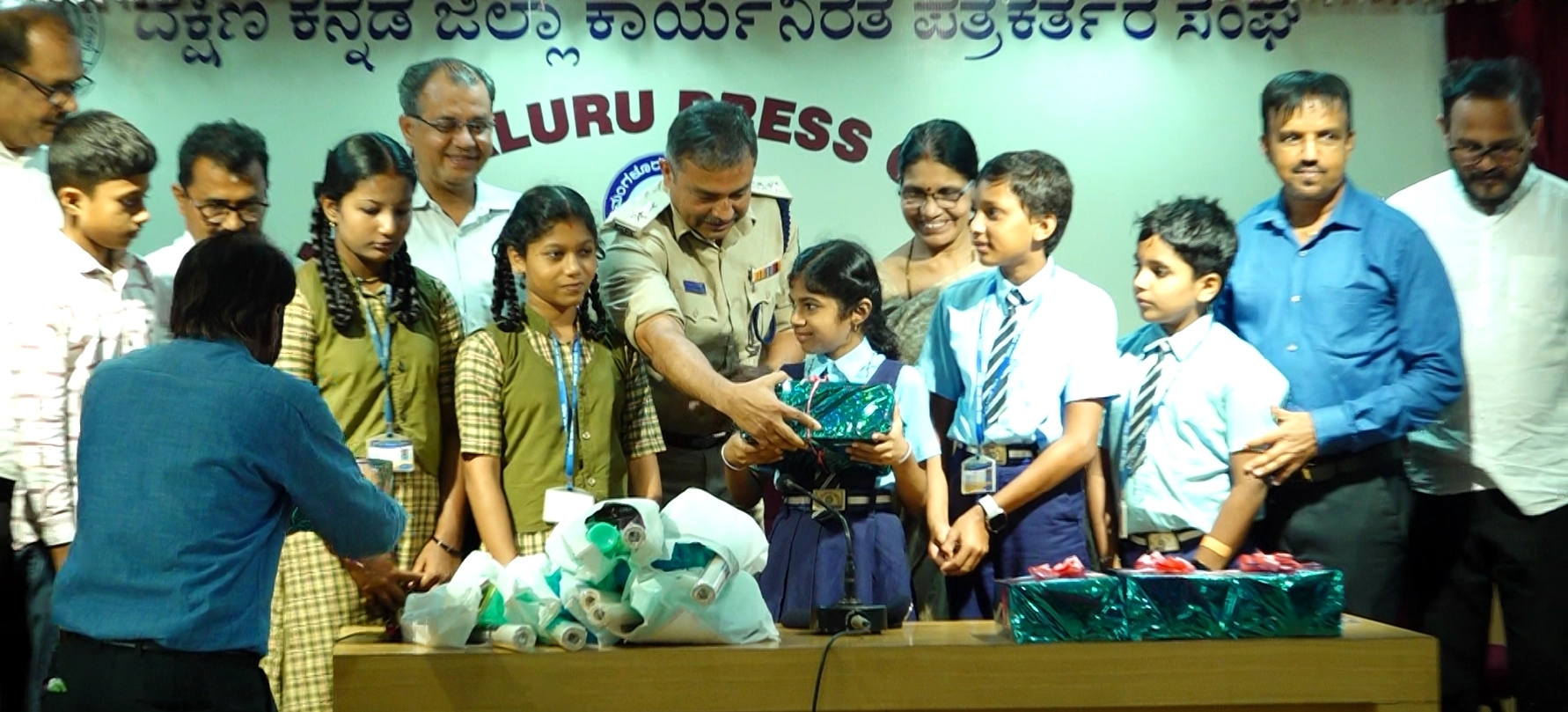 ಶವರ್ಮಾದಲ್ಲಿ ಕ್ಯಾನ್ಸರ್​ಕಾರಕ ಬ್ಯಾಕ್ಟೀರಿಯಾ ಪತ್ತೆ: ಬ್ಯಾನ್​ಗೆ ಚಿಂತನೆ - News Karnataka