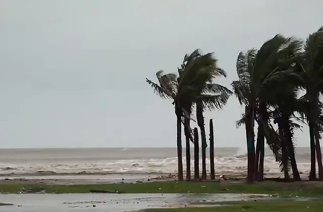 ‘ಮೊಂಥಾ' ಚಂಡಮಾರುತ; ಇನ್ನು ಮೂರು ದಿನಗಳವರೆಗೆ ಮಳೆ ಮುಂದುವರಿಯುವ ಸಾಧ್ಯತೆ! - News Karnataka
