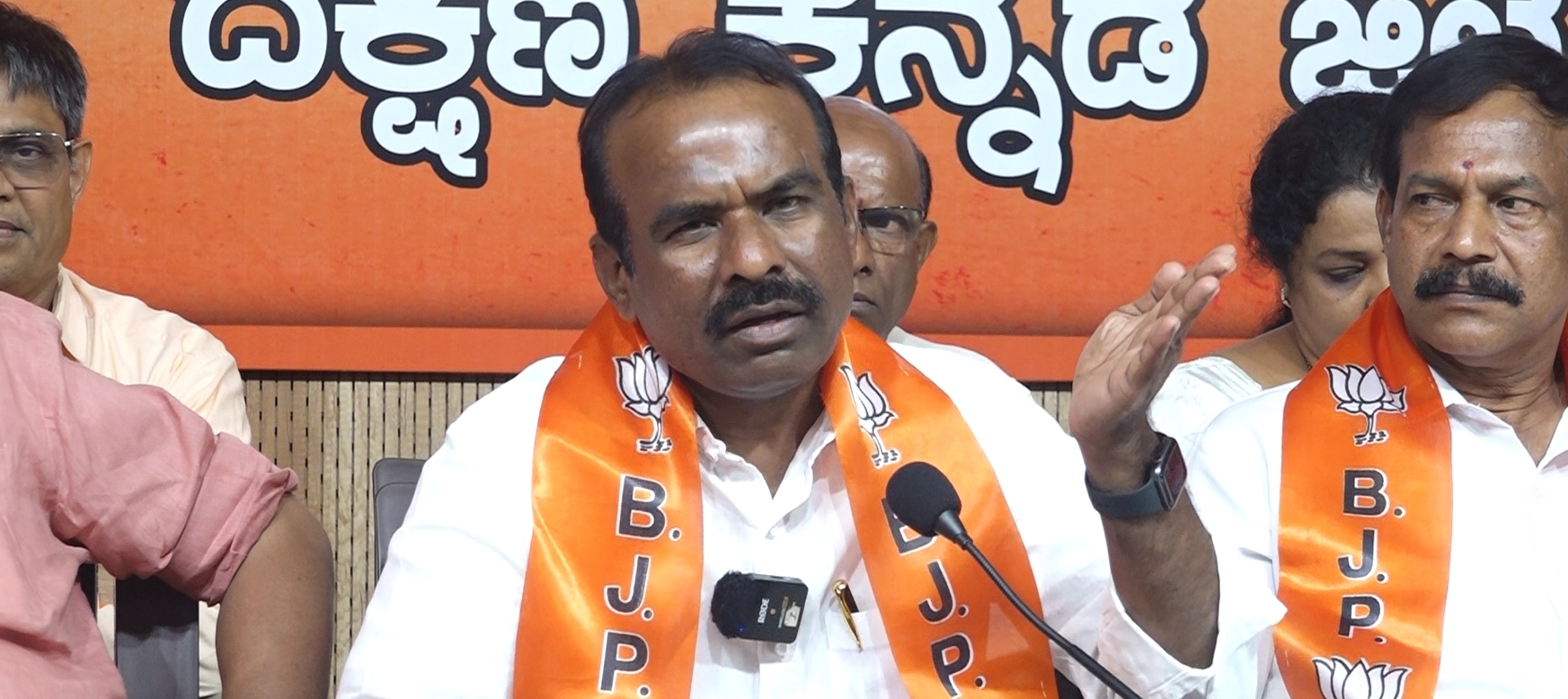ಸಂಘದ ಪ್ರಾರ್ಥನೆ ಹಾಡಿದ ಡಿಸಿಎಂ‌ ಶಿವಕುಮಾರ್ ನ್ನು ವಜಾ ಮಾಡ್ತೀರಾ?:  ಬಿಜೆಪಿ ಮುಖಂಡ ರವಿ ಕುಮಾರ್ - News Karnataka