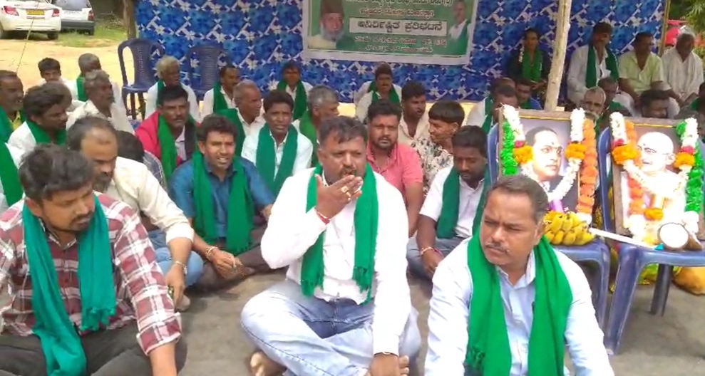 ರೈತರ ಕೆಲಸ ಕಾರ್ಯಗಳು ಕುಂಠಿತ ಮತ್ತು ಭೂ ಮಾಫಿಯಾ ಖಂಡಿಸಿ ನಂಜನಗೂಡಿನಲ್ಲಿ ಬೃಹತ್ ಪ್ರತಿಭಟನೆ - News Karnataka