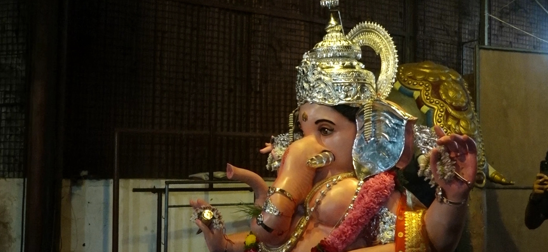 ಬಂಟ್ಸ್ ಹಾಸ್ಟೇಲ್ : ಶ್ರೀ ಸಿದ್ದಿವಿನಾಯಕ ದೇವರ ವಿಗ್ರಹ ಓಂಕಾರ ನಗರಕ್ಕೆ - News Karnataka