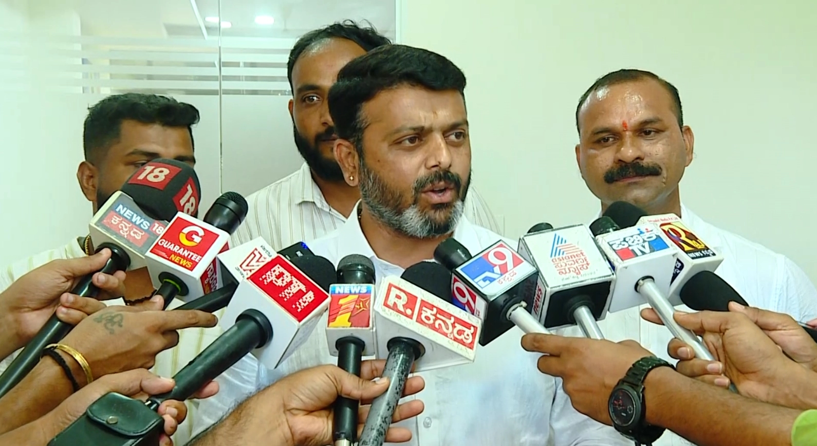 ಜಮೀನಿನಲ್ಲಿ ಕೆಲಸ ಮಾಡುತ್ತಿದ್ದ ರೈತನ ಮೇಲೆ ಹುಲಿ ದಾಳಿ - News Karnataka