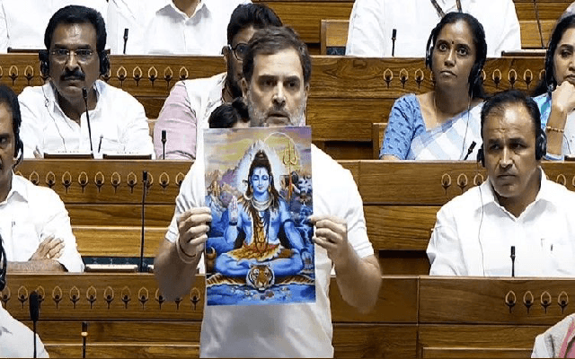 ಲೋಕಸಭೆಯಲ್ಲಿ ‘ಶಿವ’ನ ಫೋಟೋ ಹಿಡಿದು ‘ರಾಗಾ’ ಭಾಷಣಕ್ಕೆ ಸ್ಪೀಕರ್ ಆಕ್ಷೇಪ - News Karnataka