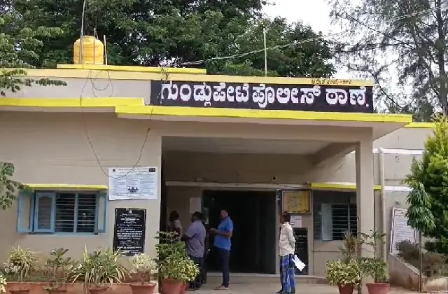 ಪೊಲೀಸ್ ಠಾಣಾ ಆವರಣದಲ್ಲಿಯೇ ಮೂವರಿಗೆ ಕಚ್ಚಿದ ಬೀದಿನಾಯಿ - News Karnataka