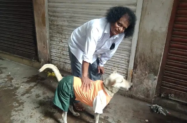 ಉಡುಪಿಯಲ್ಲಿ ಗಮನ ಸೆಳೆದ ಹೊಸ‌ ಟಿಶರ್ಟ್‌‌, ಚಡ್ಡಿ‌ ಧರಿಸಿದ ಬೀದಿ ಶ್ವಾನ - News Karnataka