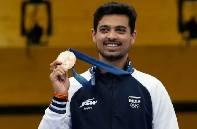 ಕಂಚಿನ ಪದಕ ಗೆದ್ದ ಸ್ವಪ್ನಿಲ್​ ಕುಸಾಲೆಗೆ 1 ಕೋಟಿ ಬಹುಮಾನ ಪ್ರಕಟಿಸಿದ ಏಕನಾಥ ಶಿಂಧೆ - News Karnataka